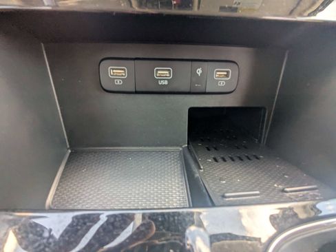 Used 2023 Kia Carnival SX Prestige FWD image 32