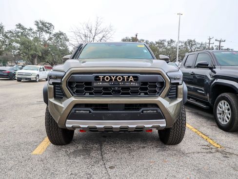Used 2025 Toyota Tacoma 4x4 Double Cab Hybrid image 4
