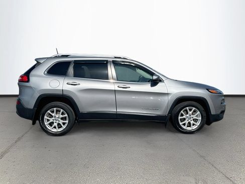 Used 2016 Jeep Cherokee Latitude w/ Comfort/Convenience Group FWD image 8