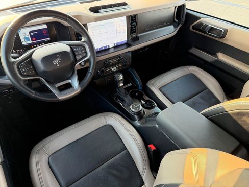 Used 2023 Ford Bronco Wildtrak image 5
