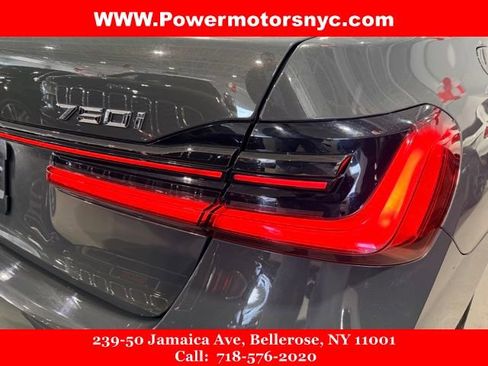 Used 2021 BMW 750i xDrive w/ Executive Package AWD/4WD image 9