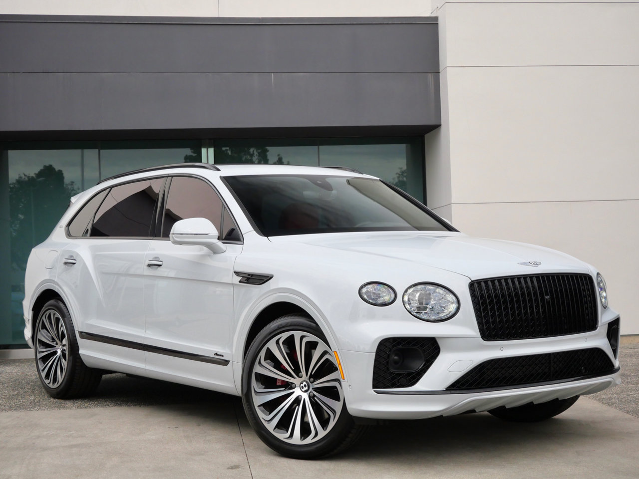 Used 2023 Bentley Bentayga Extended Wheelbase AWD/4WD image 1