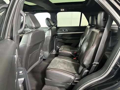 Used 2018 Ford Explorer XLT w/ Equipment Group 202A image 31