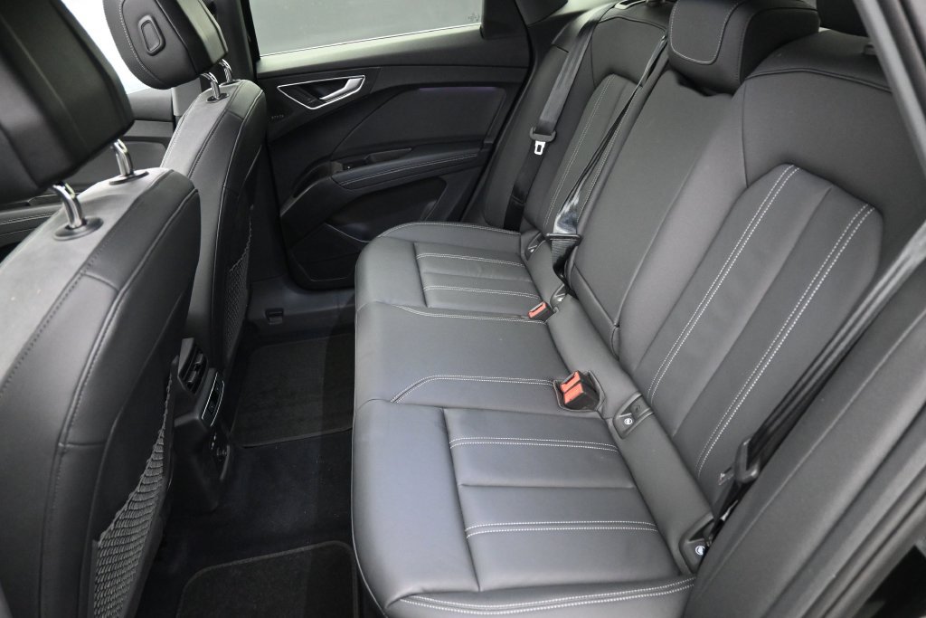 Used 2024 Audi Q4 e-tron Prestige AWD/4WD image 30