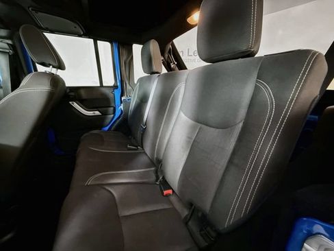 Used 2016 Jeep Wrangler Unlimited Sahara w/ Connectivity Group AWD/4WD image 20