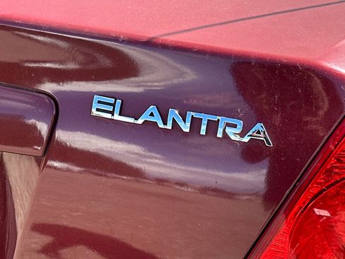Used 2004 Hyundai Elantra Sedan FWD image 23
