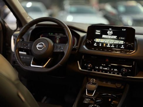 Used 2021 Nissan Rogue Platinum image 14