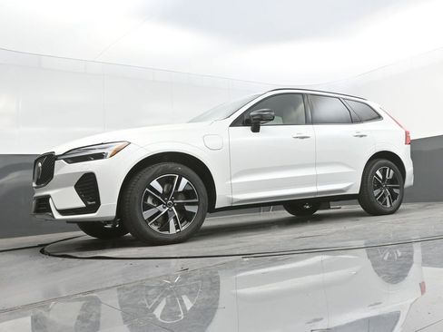 New 2026 Volvo XC60 T8 Core w/ Climate Package AWD/4WD image 32