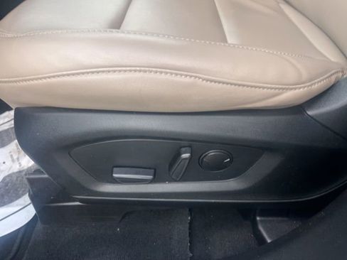 Used 2022 Ford Explorer XLT w/ Equipment Group 202A image 27