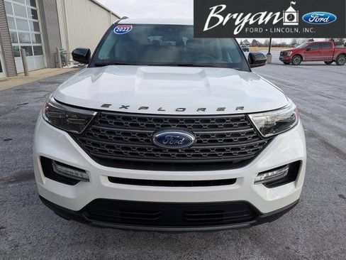 Used 2023 Ford Explorer XLT w/ Equipment Group 202A image 8