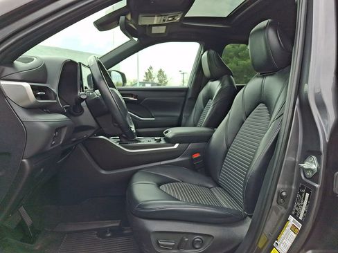 Used 2023 Toyota Highlander XSE AWD/4WD image 17