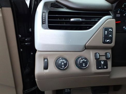 Used 2019 GMC Yukon SLT w/ Premium Edition AWD/4WD image 17