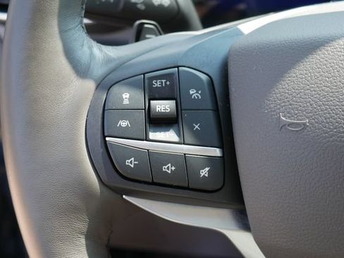 Used 2020 Ford Explorer Platinum w/ Premium Technology Package AWD/4WD image 19