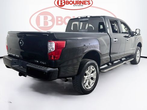 Used 2019 Nissan Titan SV w/ SV Convenience Package image 9
