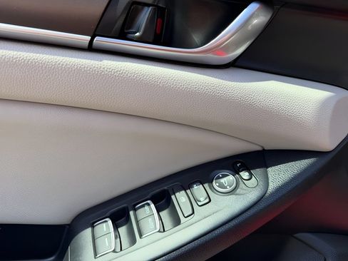 Used 2019 Honda Accord LX image 18