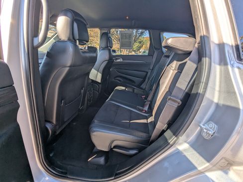 Used 2021 Jeep Grand Cherokee Laredo X image 11