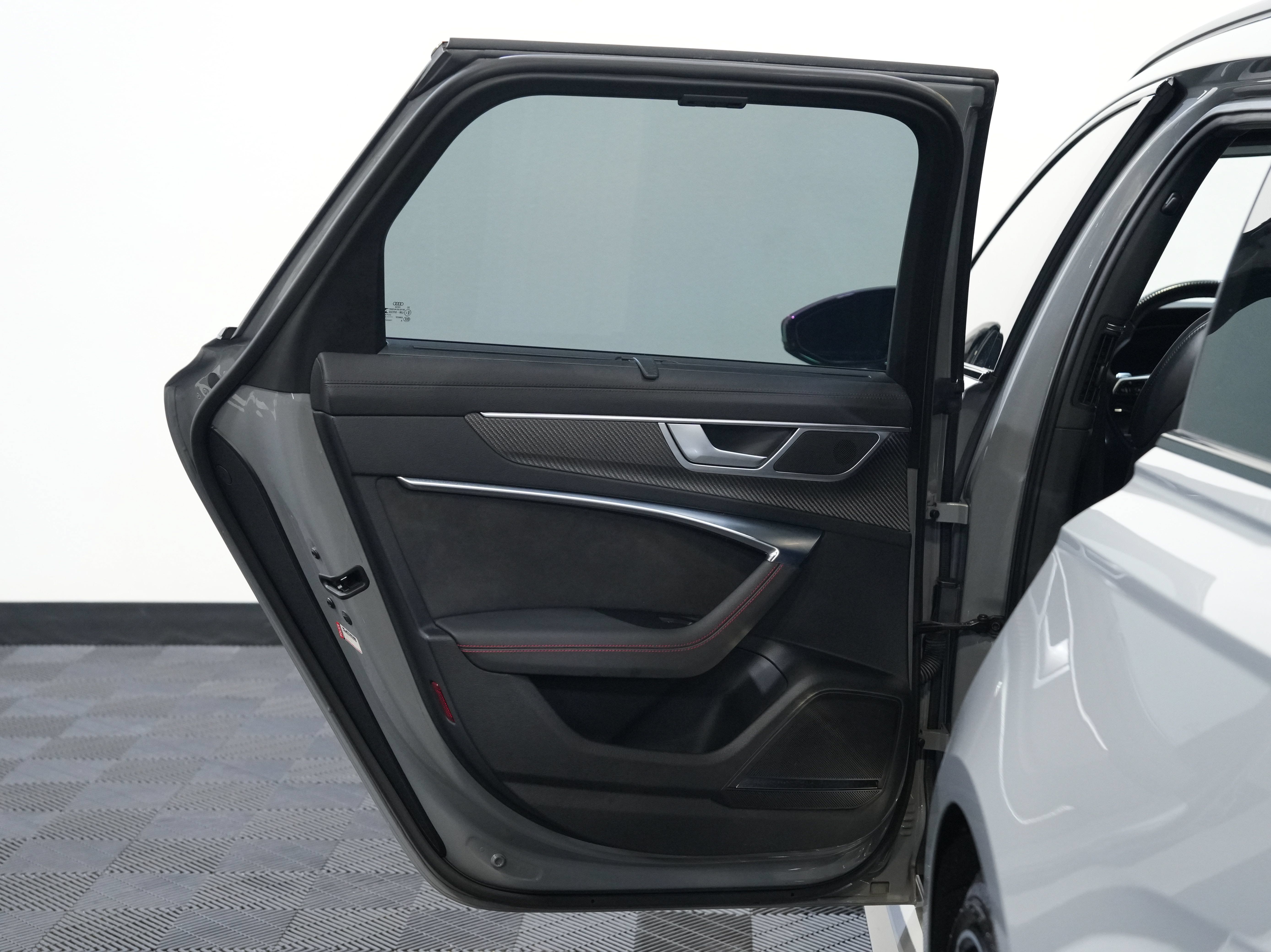 Used 2022 Audi RS 6 AWD/4WD image 26