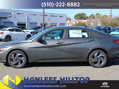 New 2025 Hyundai Elantra SEL image 2