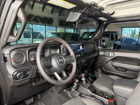 Used 2024 Jeep Wrangler Unlimited Rubicon image 14