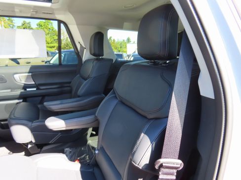 New 2025 Ford Expedition Platinum w/ Driver's Package image 21