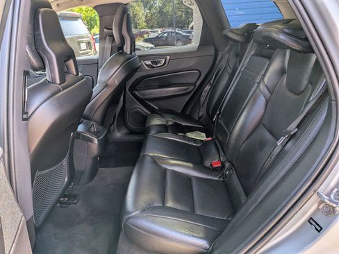 Used 2018 Volvo XC60 T6 Momentum w/ Convenience Package AWD/4WD image 33