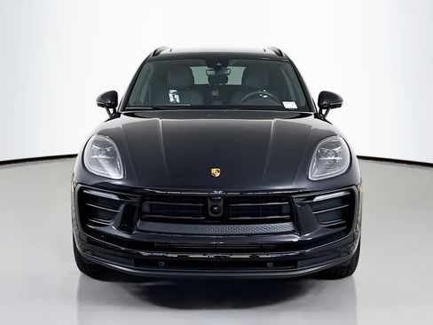 Certified 2025 Porsche Macan image 6