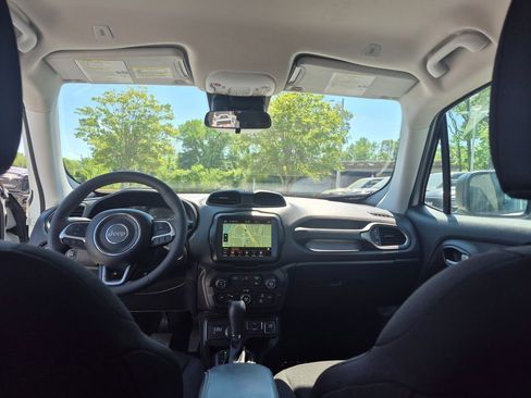 Used 2023 Jeep Renegade Latitude image 11