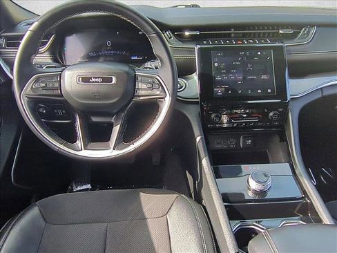 Used 2022 Jeep Grand Cherokee Altitude image 18