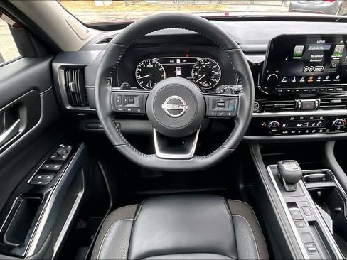 Used 2024 Nissan Pathfinder SL w/ SL Premium Package FWD image 7