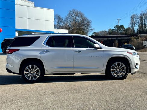 Used 2021 Chevrolet Traverse Premier image 2