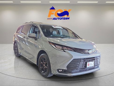 Certified 2025 Toyota Sienna XSE image 7