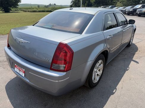Used 2007 Chrysler 300 Touring w/ Comfort/Convenience Group RWD image 6