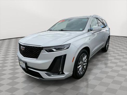 Used 2022 Cadillac XT6 Premium Luxury image 3