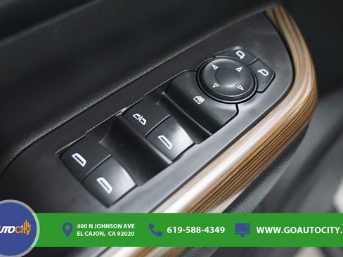 Used 2020 GMC Acadia SLE FWD image 18
