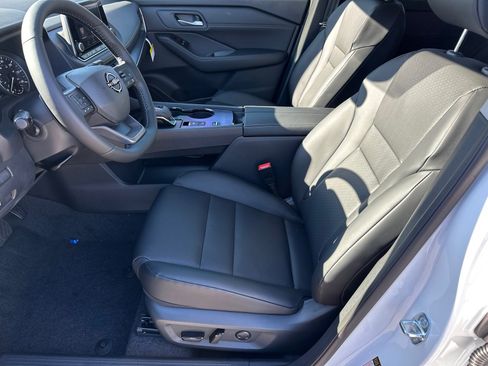 New 2026 Nissan Rogue SV image 9