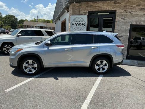 Used 2014 Toyota Highlander Limited FWD image 2