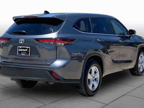 Used 2024 Toyota Highlander LE FWD image 13