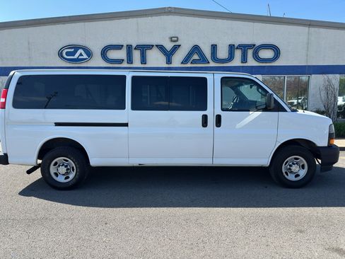 Used 2022 Chevrolet Express 3500 LS image 3