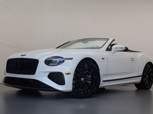 Used 2025 Bentley Continental GTC image 3