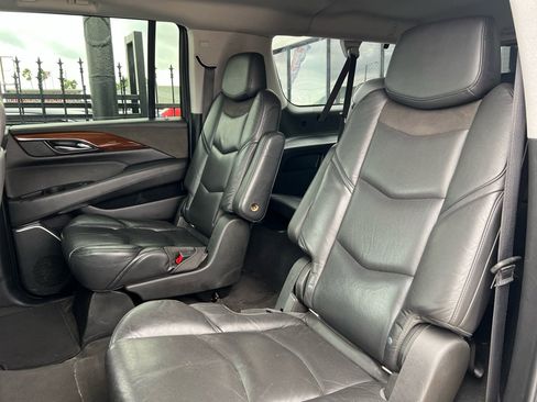 Used 2020 Cadillac Escalade ESV Luxury image 15