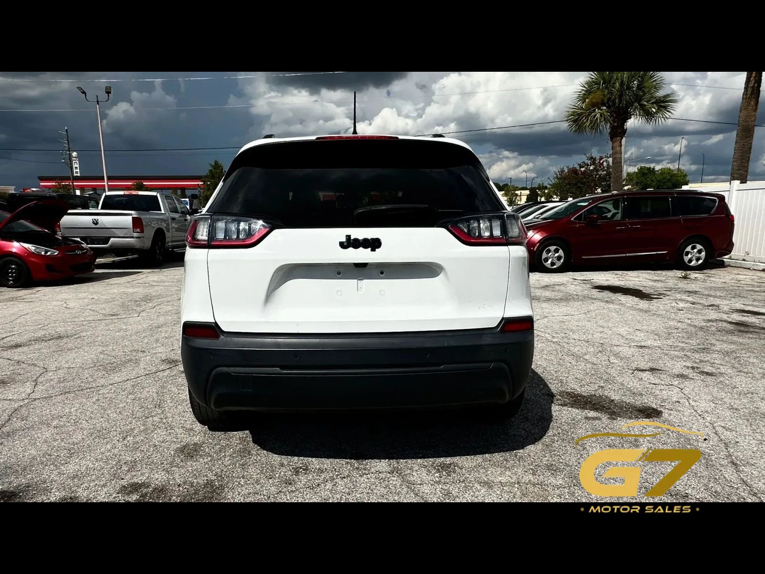 Used 2019 Jeep Cherokee Latitude Plus FWD image 4