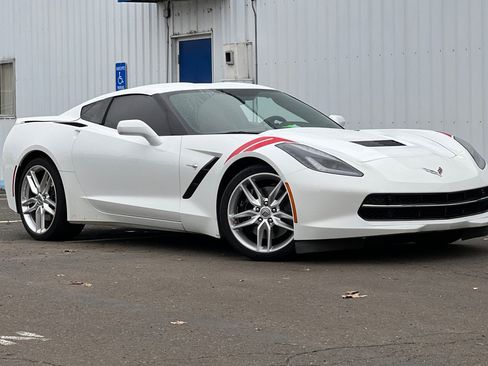Used 2017 Chevrolet Corvette Stingray Coupe image 2