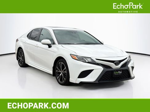 Used 2018 Toyota Camry SE w/ Moonroof Package image 1