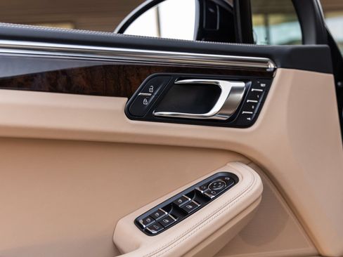 Certified 2026 Porsche Macan S AWD/4WD image 21