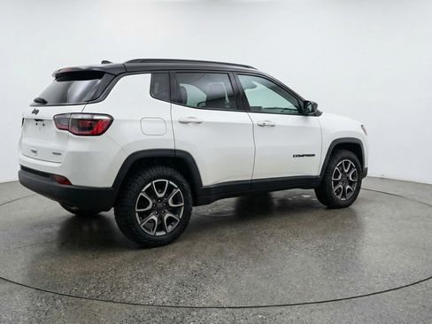 Used 2025 Jeep Compass Trailhawk image 7