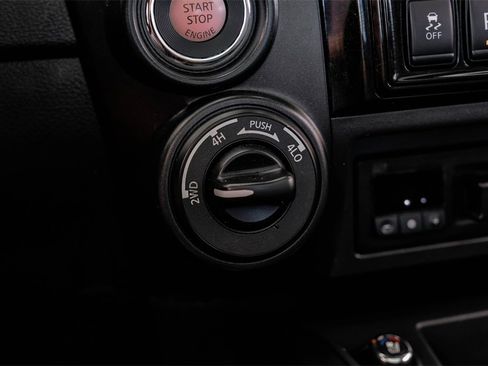 Used 2024 Nissan Titan PRO-4X w/ Pro-4x Convenience Package image 30