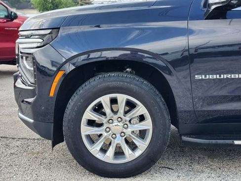 Used 2025 Chevrolet Suburban Premier RWD image 8