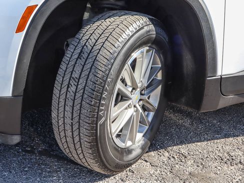Used 2023 Chevrolet Traverse LT FWD image 18