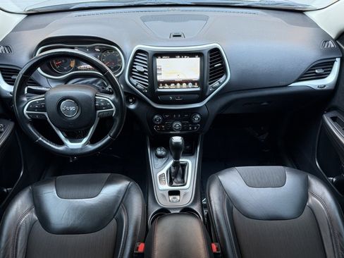 Used 2017 Jeep Cherokee Trailhawk w/ Comfort & Convenience Group image 22