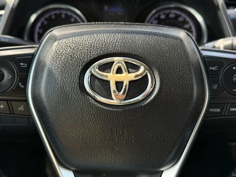 Used 2018 Toyota Camry SE w/ Convenience Package FWD image 25